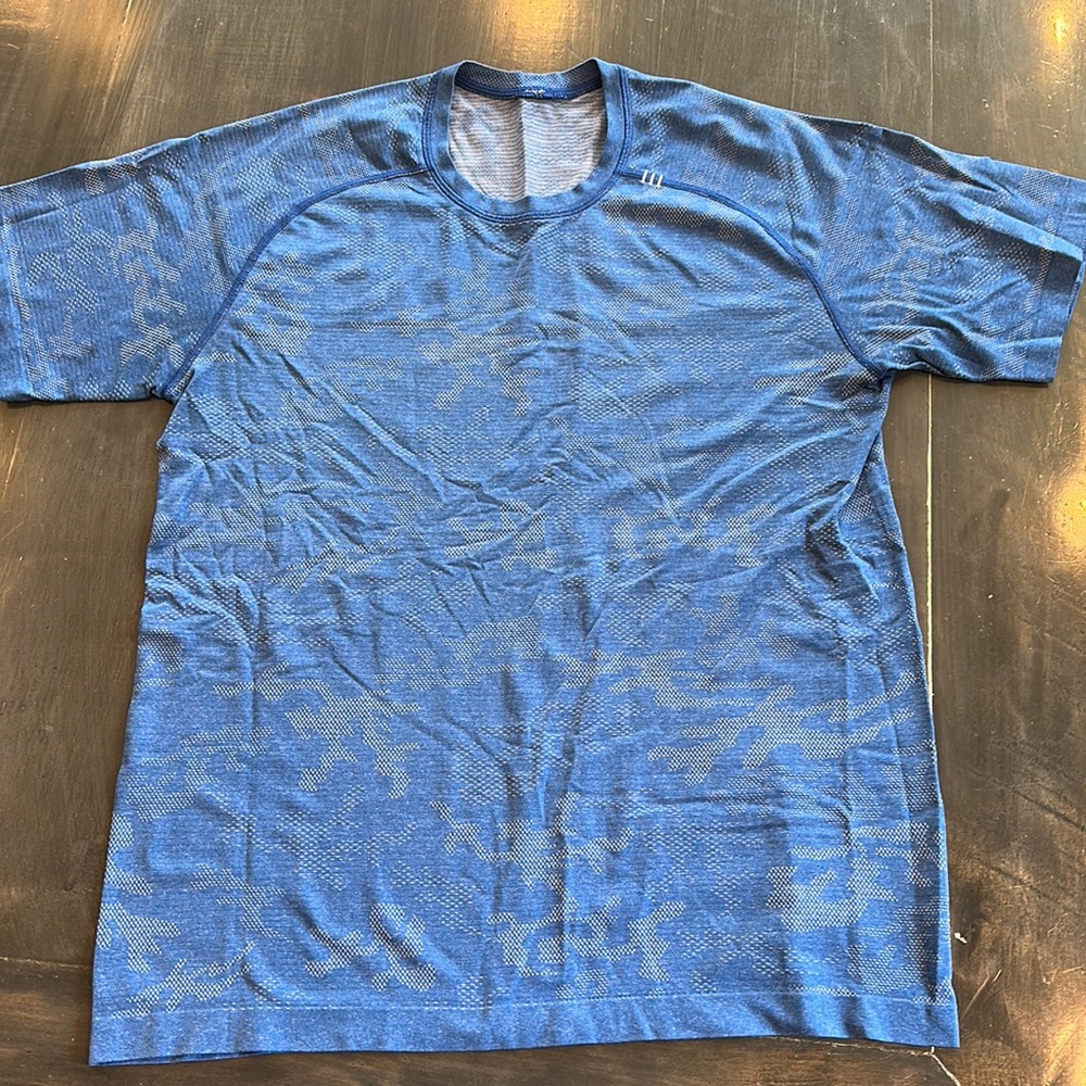 Lululemon Metal Vent Tech SS size L Blue/White Camo